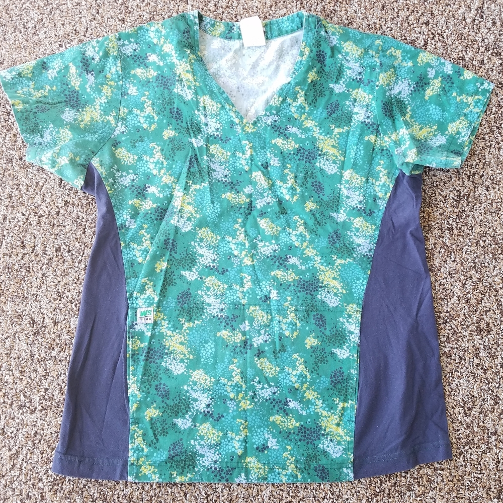 Women's Medium WS Gear Scrub Top